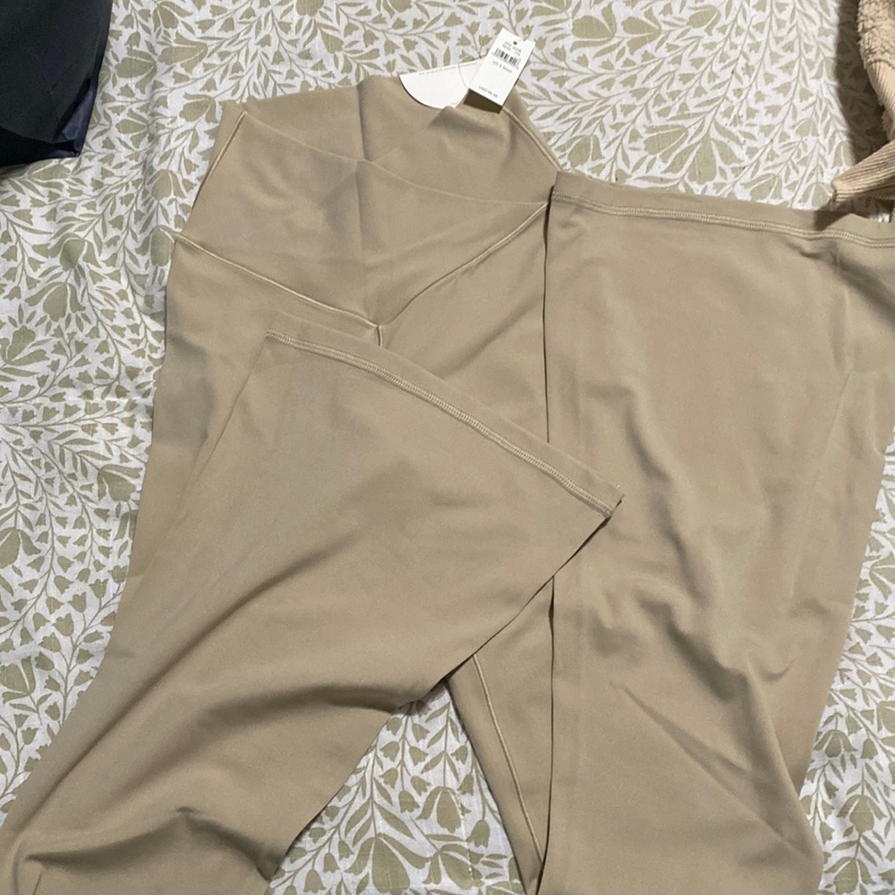 AERIE V WAIST FLARE LEGGINGS NWT